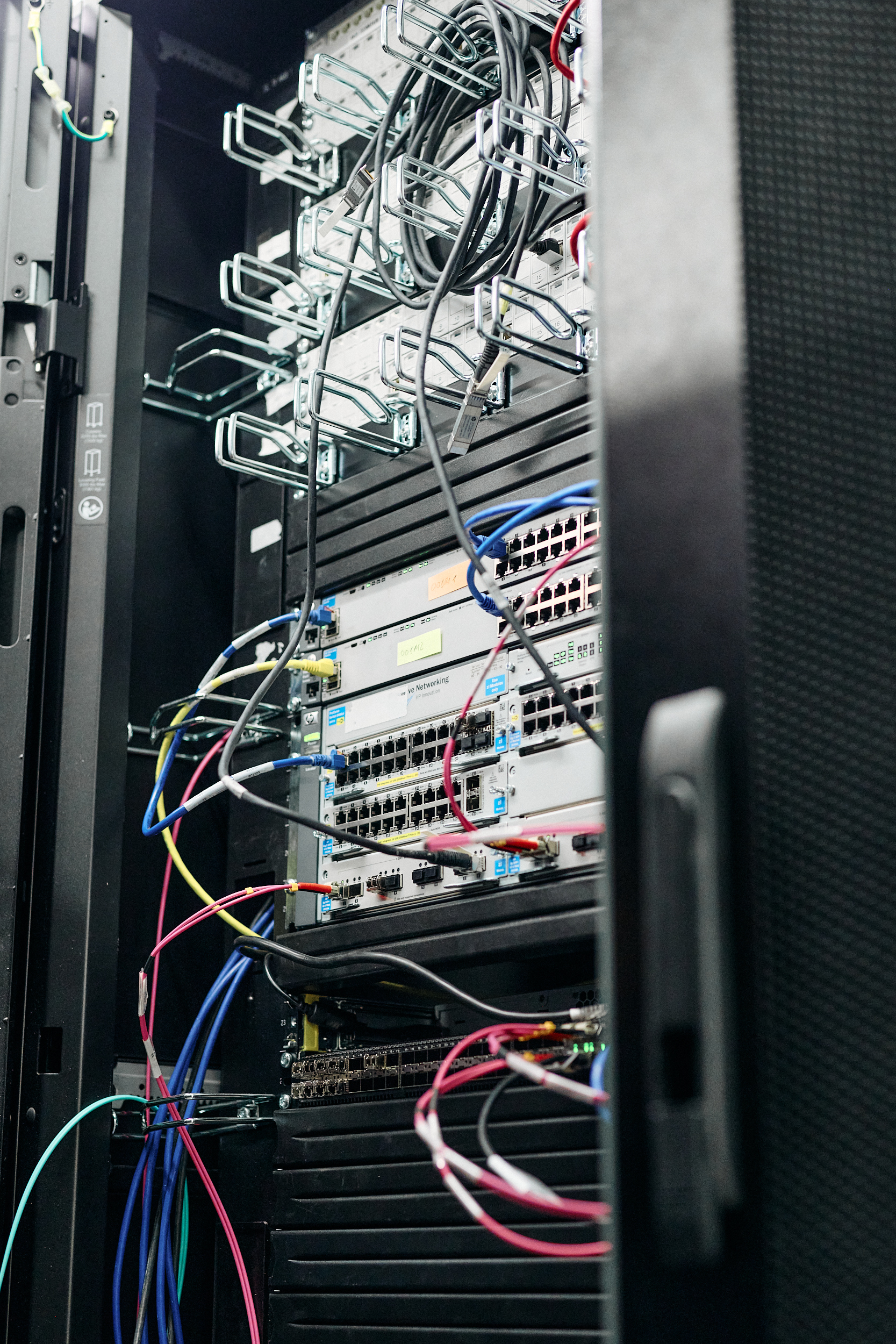 Einblick in einen Serverturm
