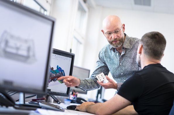 Custom solutions - Planning Planning at the swiss lighting manufacturer